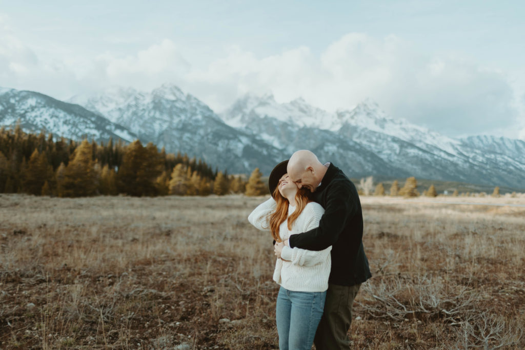 Grand Teton Engagement Session. For this engagement session we went to Grand Teton National Park just outside of Jackson, Wyoming. There is something magical about the Tetons that just brings couples closer together during the engagement photos. Tell me your favorite couples pose 👇🏼 